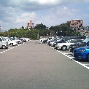 敷地面積の広い駐車場　高画質ＩＰカメラ